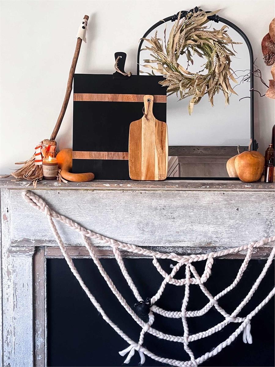 BLACK WOOD STRAP BOARD