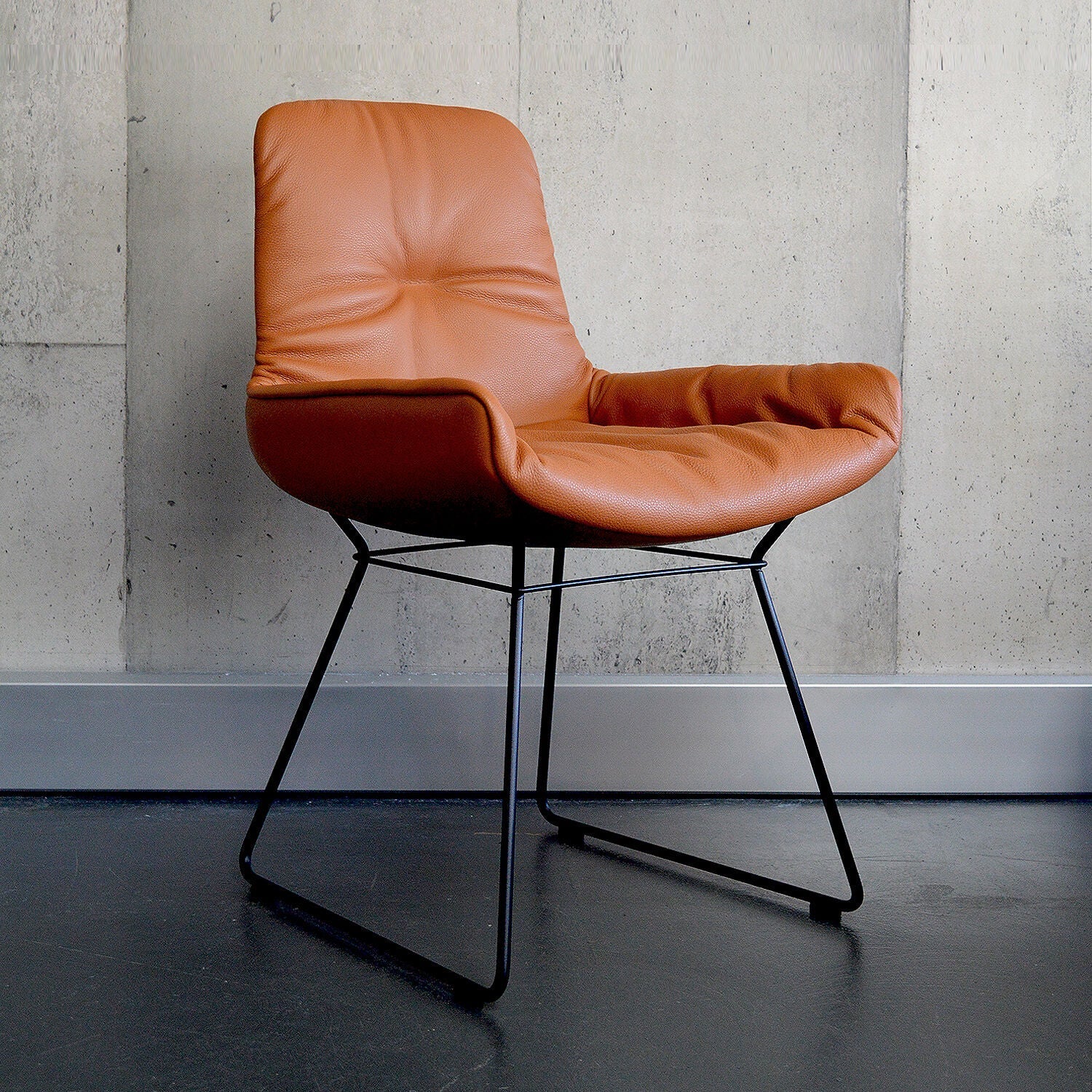 freifrau | leya armchair low | wire frame | cairo cognac leather