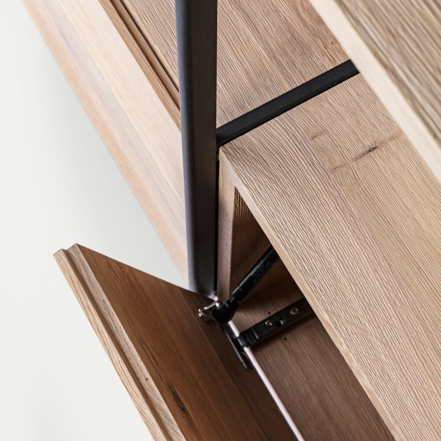 janua | bc 06 room 68 shelving system | 4x5 grid oak + black