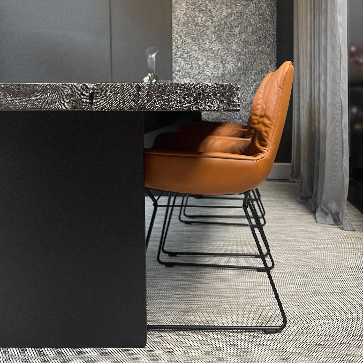 janua | sk 08 butterfly table | charburned oak grey shade + black base 260x100cm