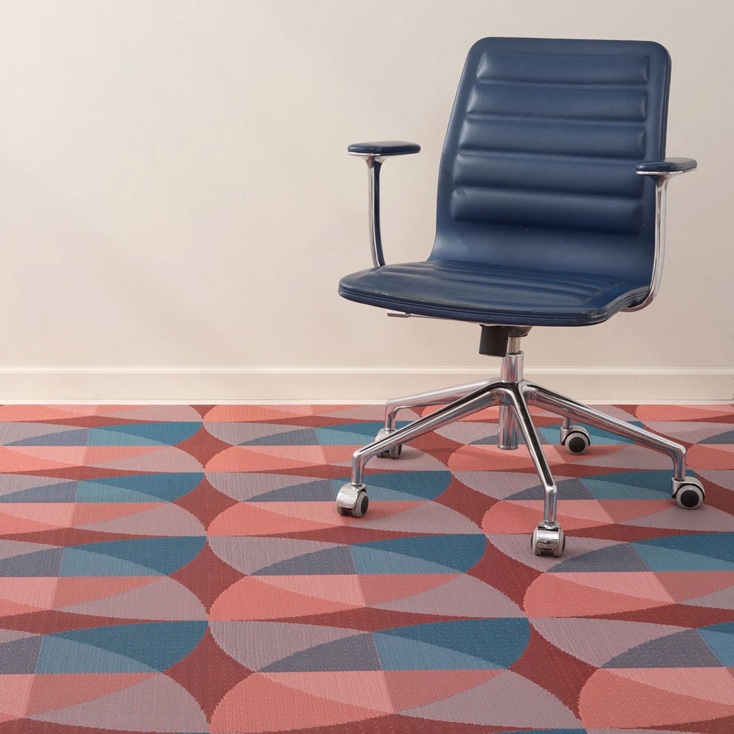 chilewich | woven floormat 183x2269cm (72x106") | canopy raspberry