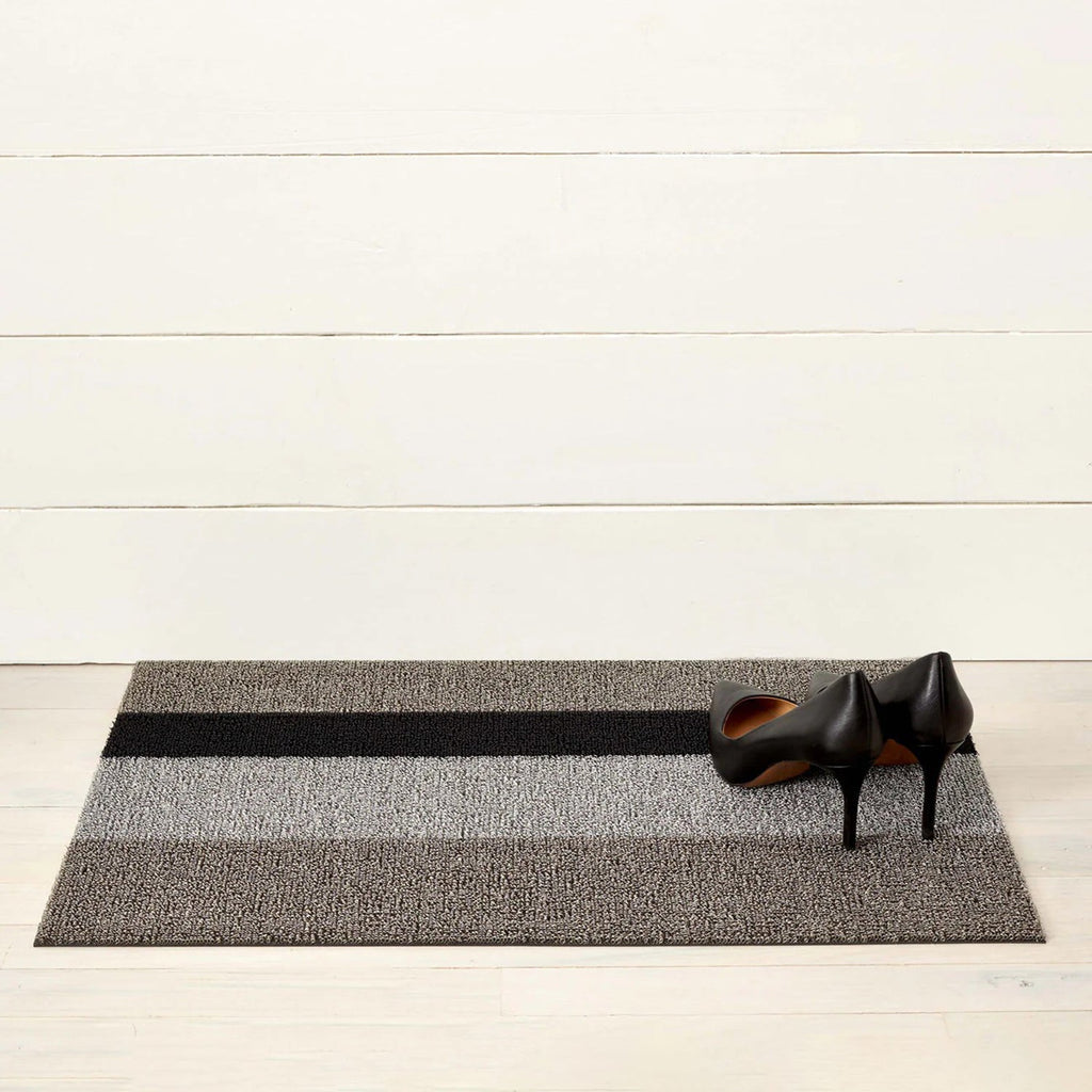 chilewich | shag doormat 46x71cm (18x28") | bold stripe silver + black