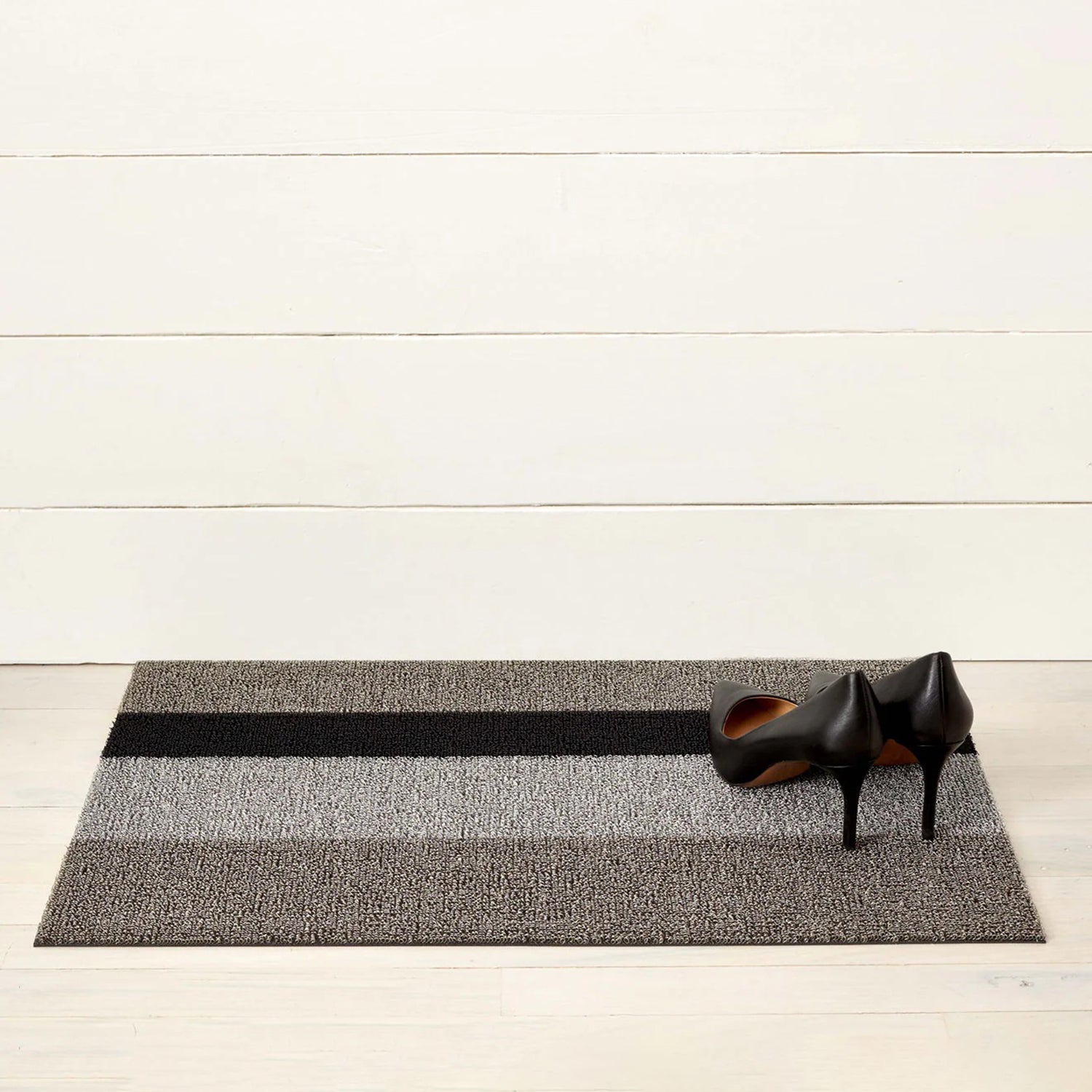 chilewich | shag doormat 46x71cm (18x28") | bold stripe silver + black