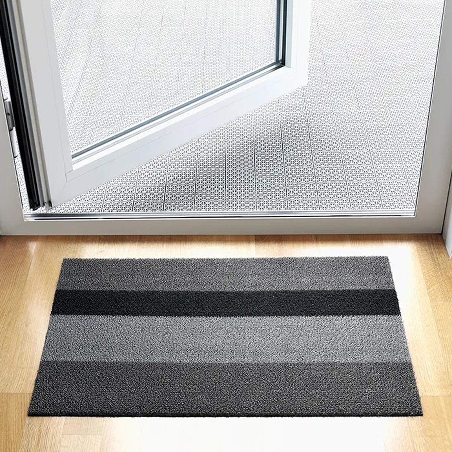 chilewich | shag doormat 46x71cm (18x28") | bold stripe silver + black