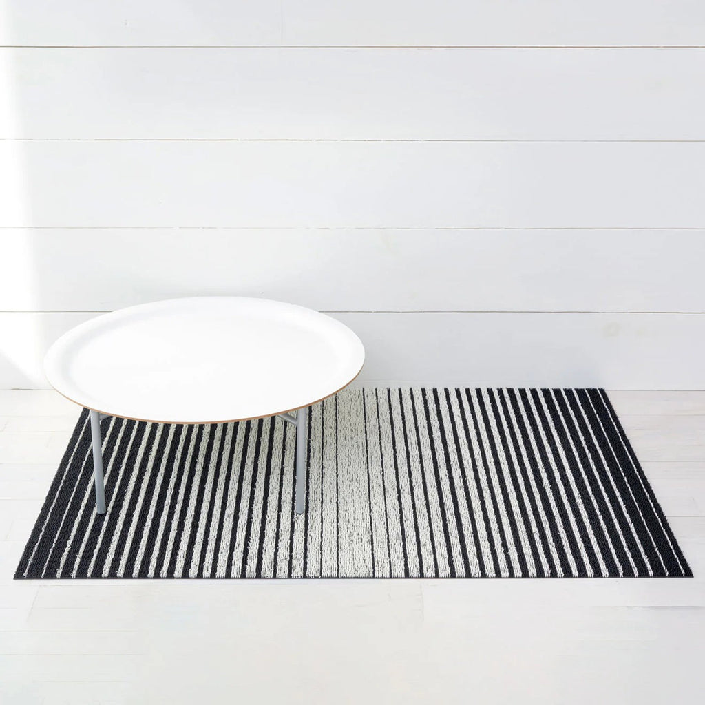 chilewich | large doormat 61x91cm (24x36") | domino black + white - DC