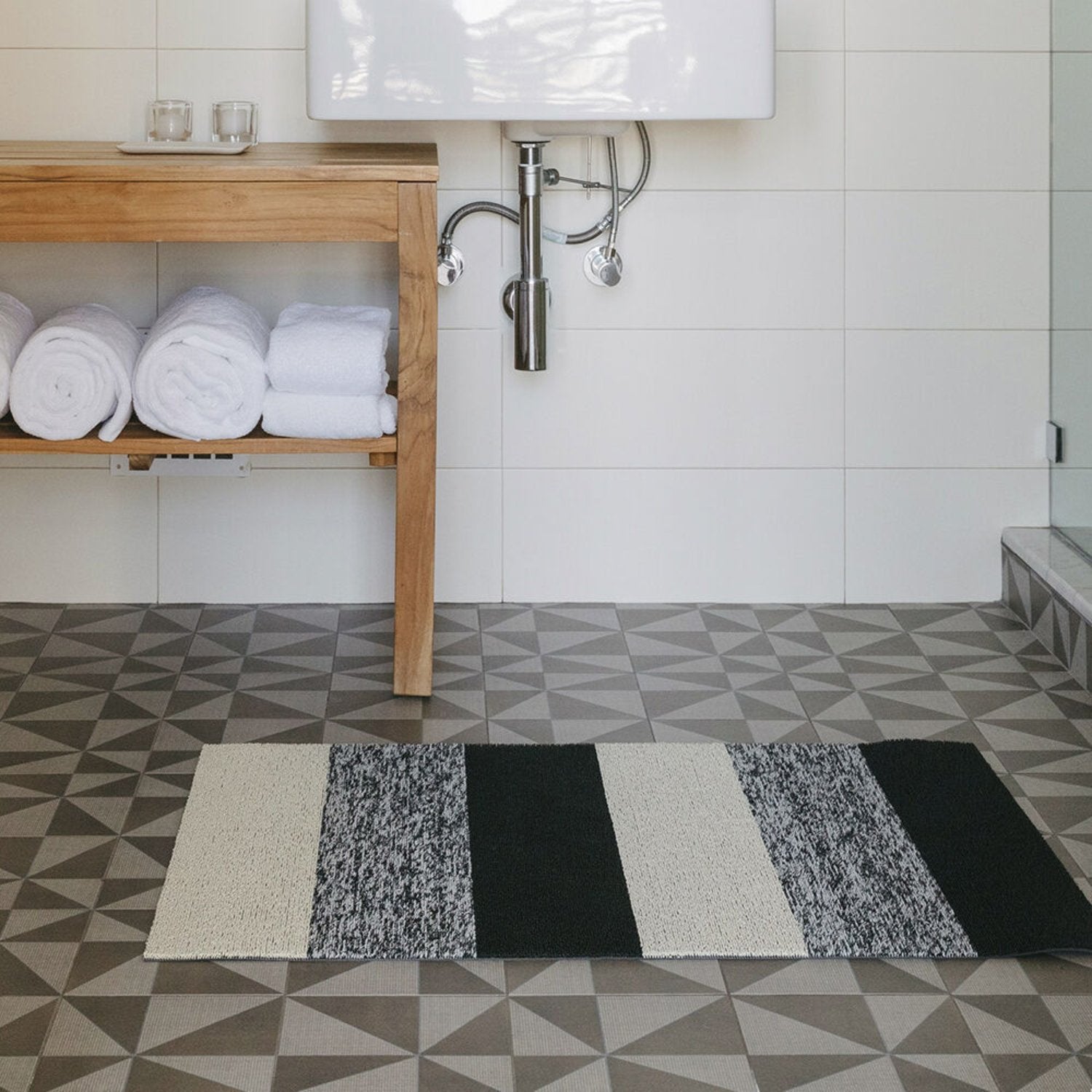 chilewich | large doormat 61x91cm (24x36") | marbled stripe salt + pepper