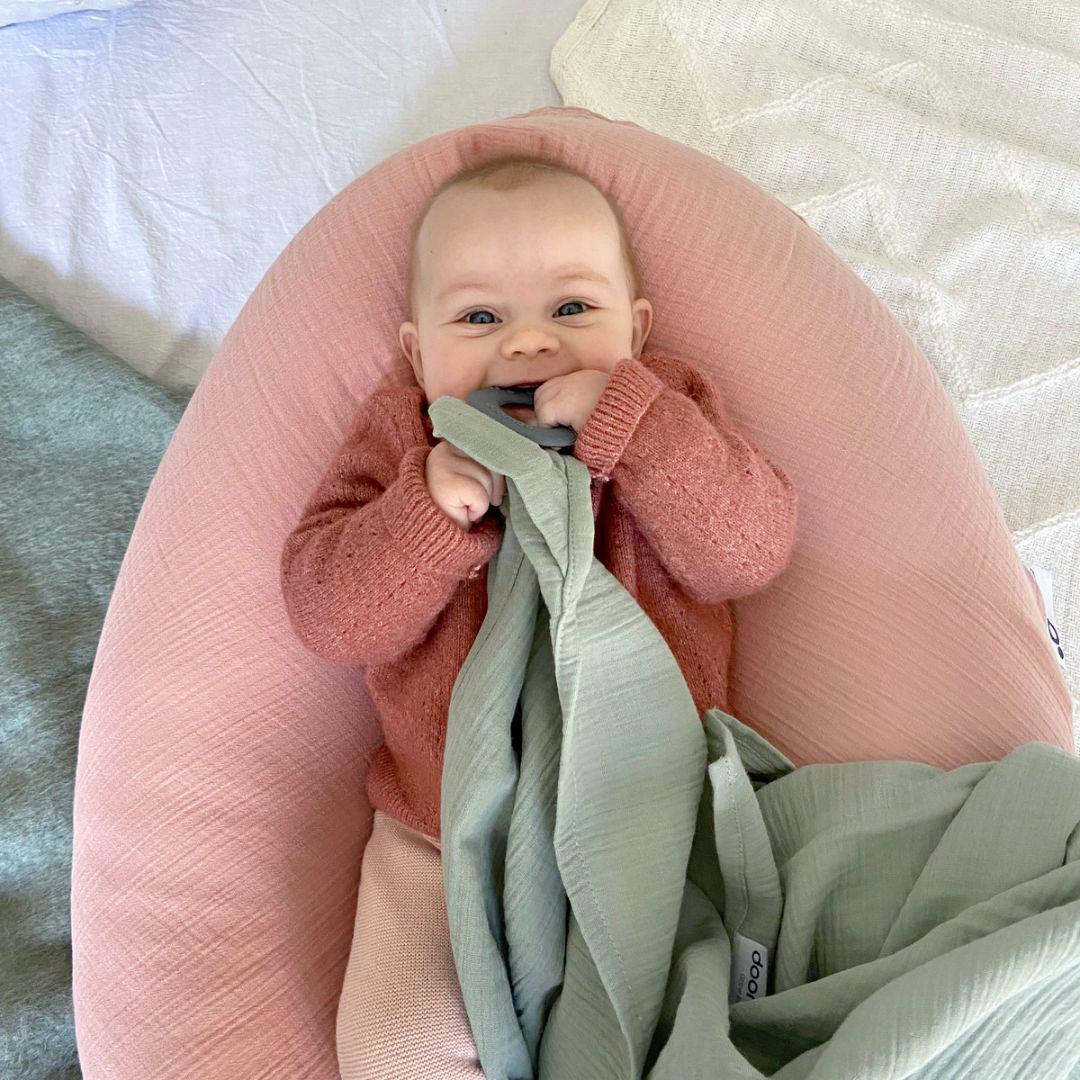 Doomoo Mom N Play Breastfeeding Cape - Green