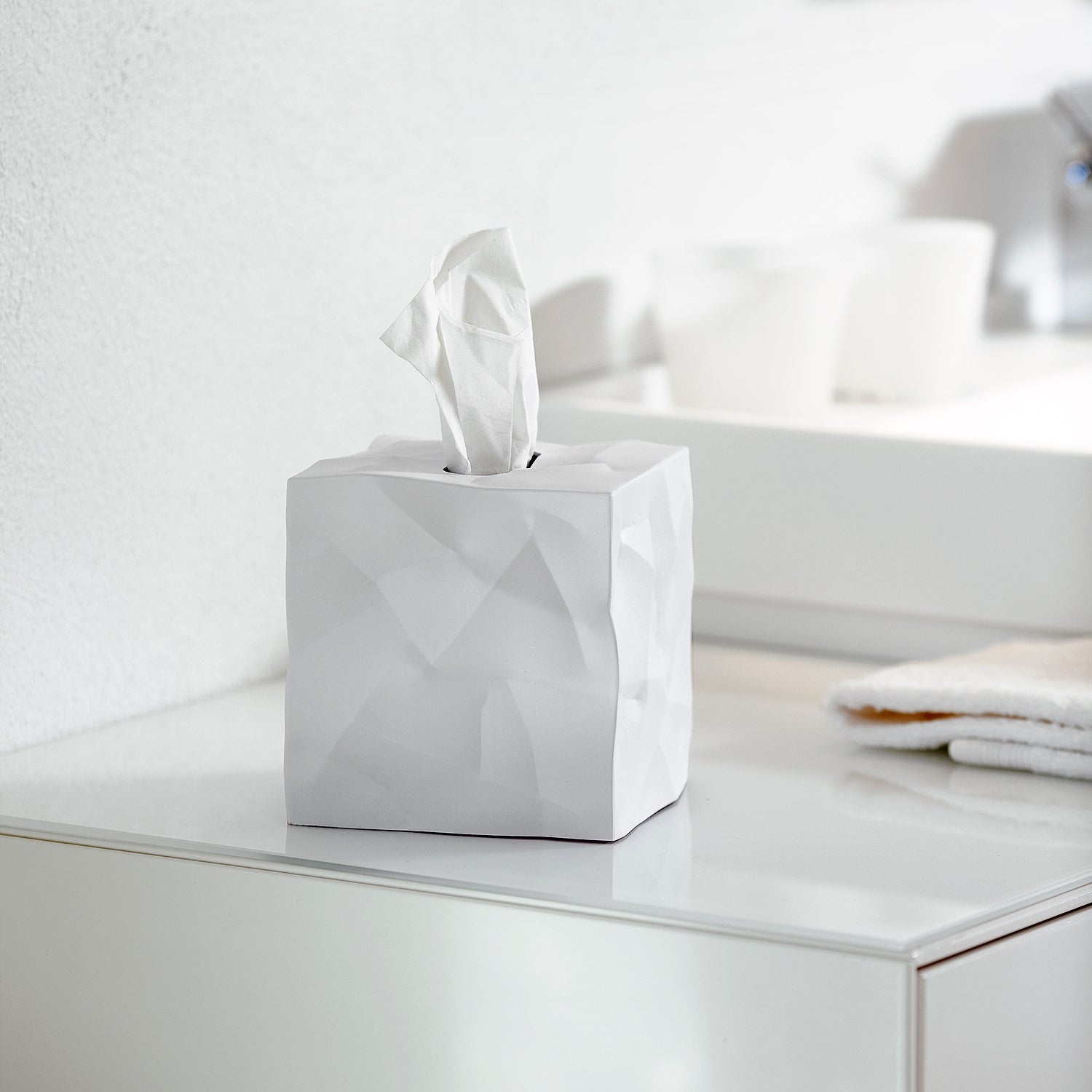 essey | wipy cube tissue box | white - LC