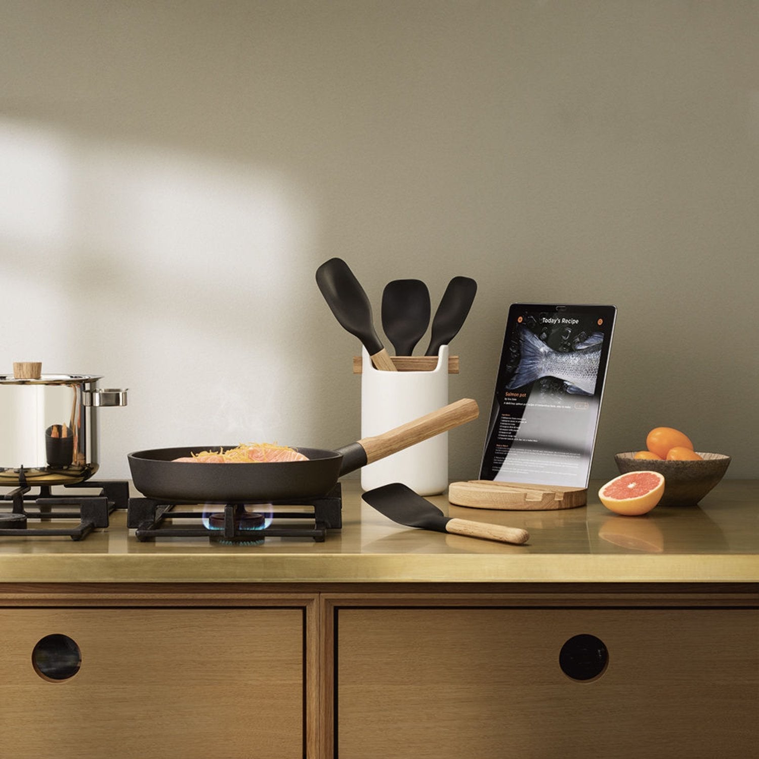 eva solo | smartmat | trivet + tablet holder | oak - LC