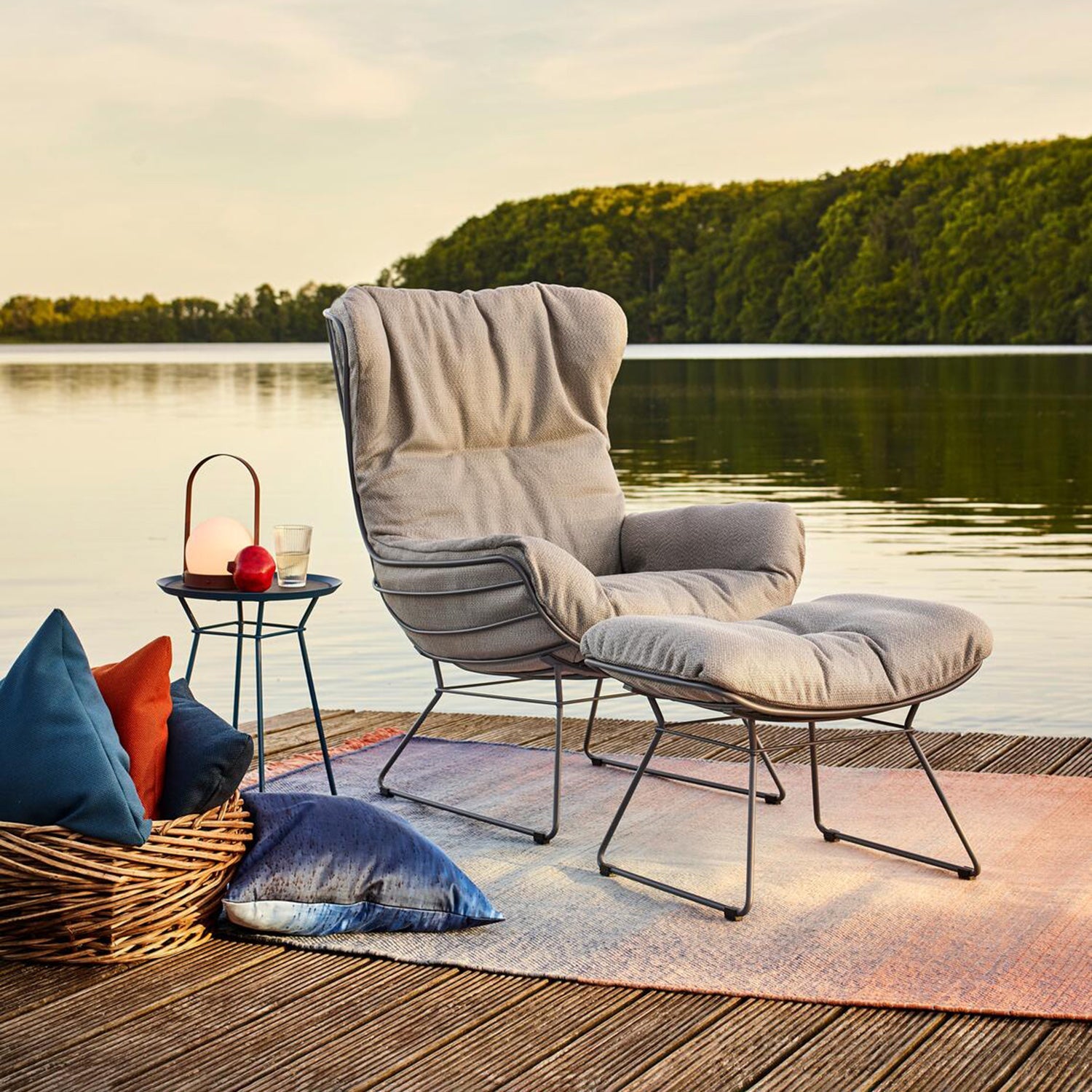freifrau | leyasol outdoor coffee table | small | traffic white