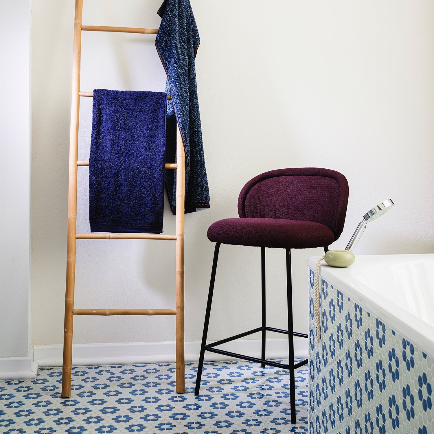 freifrau | ona kitchen stool 65cm | maple 732 + steel bronze glaze frame