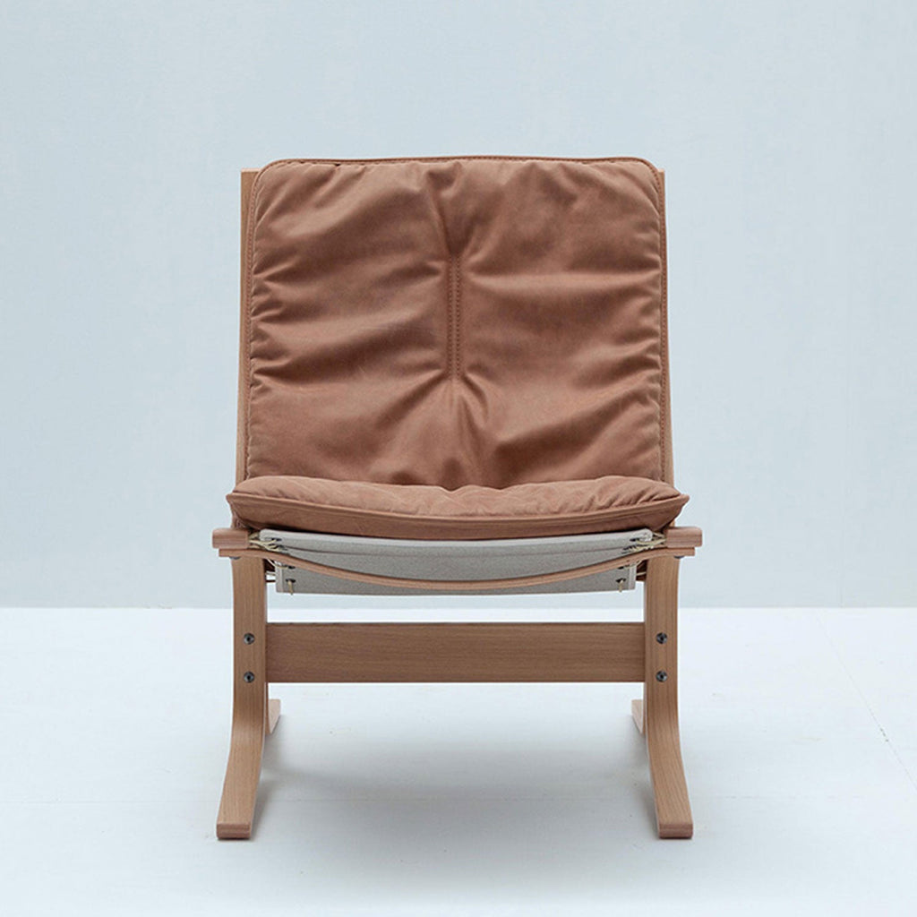 hjelle | siesta fiora 307 chair | low back | oak + dunes 21004 leather