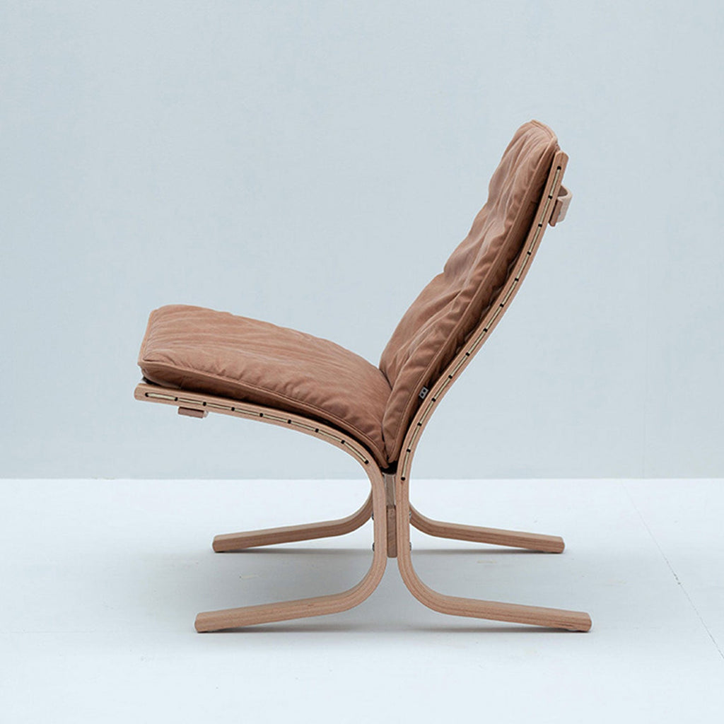 hjelle | siesta fiora 307 chair | low back | oak + dunes 21004 leather