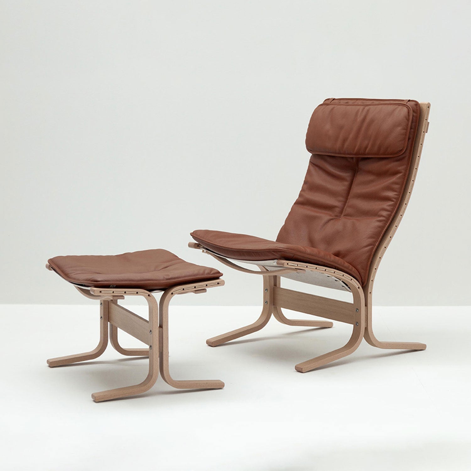 hjelle | siesta fiora 309 footstool | oak + rustical tan leather