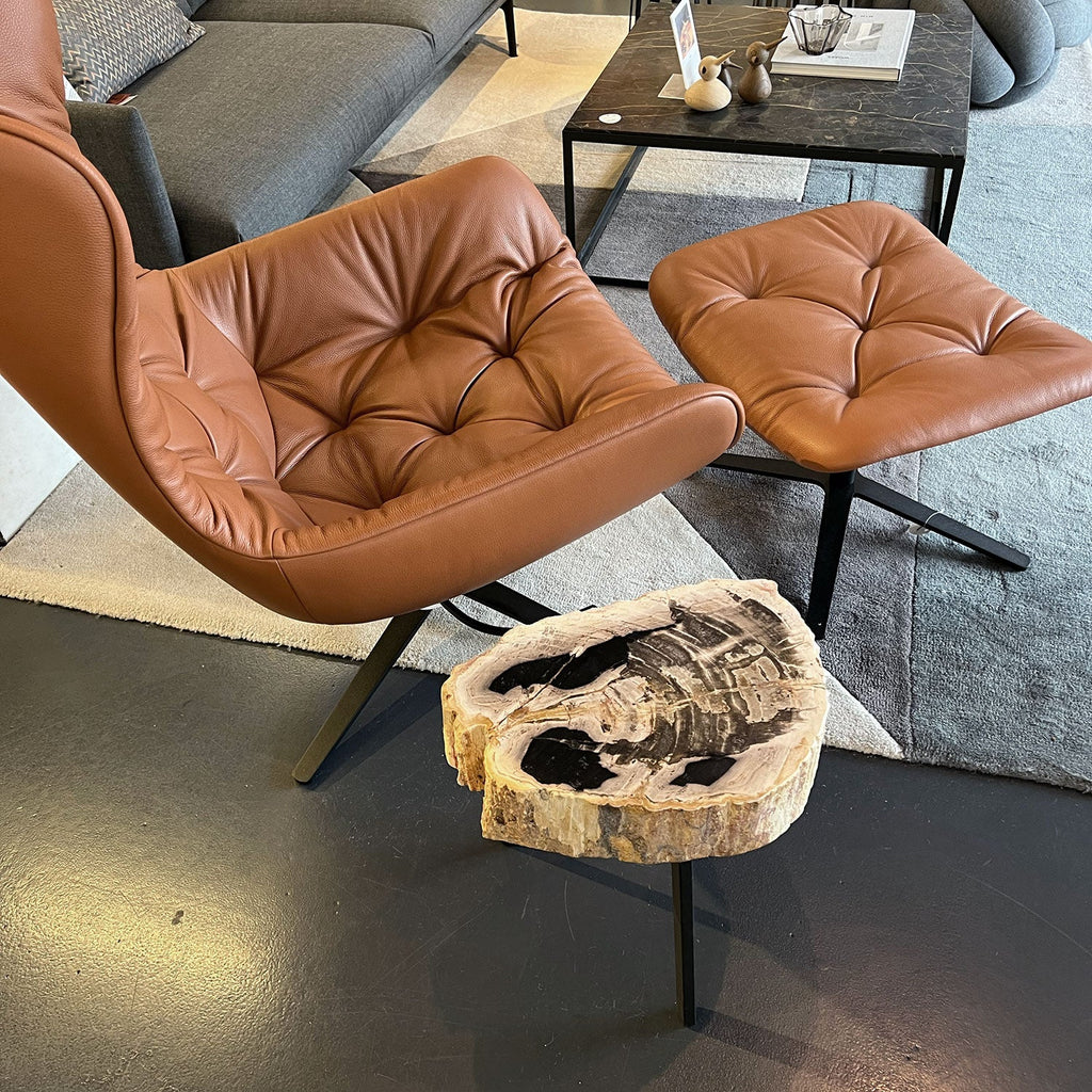 freifrau | leya ottoman | x-base frame | cairo cognac leather + chesterfield stitch