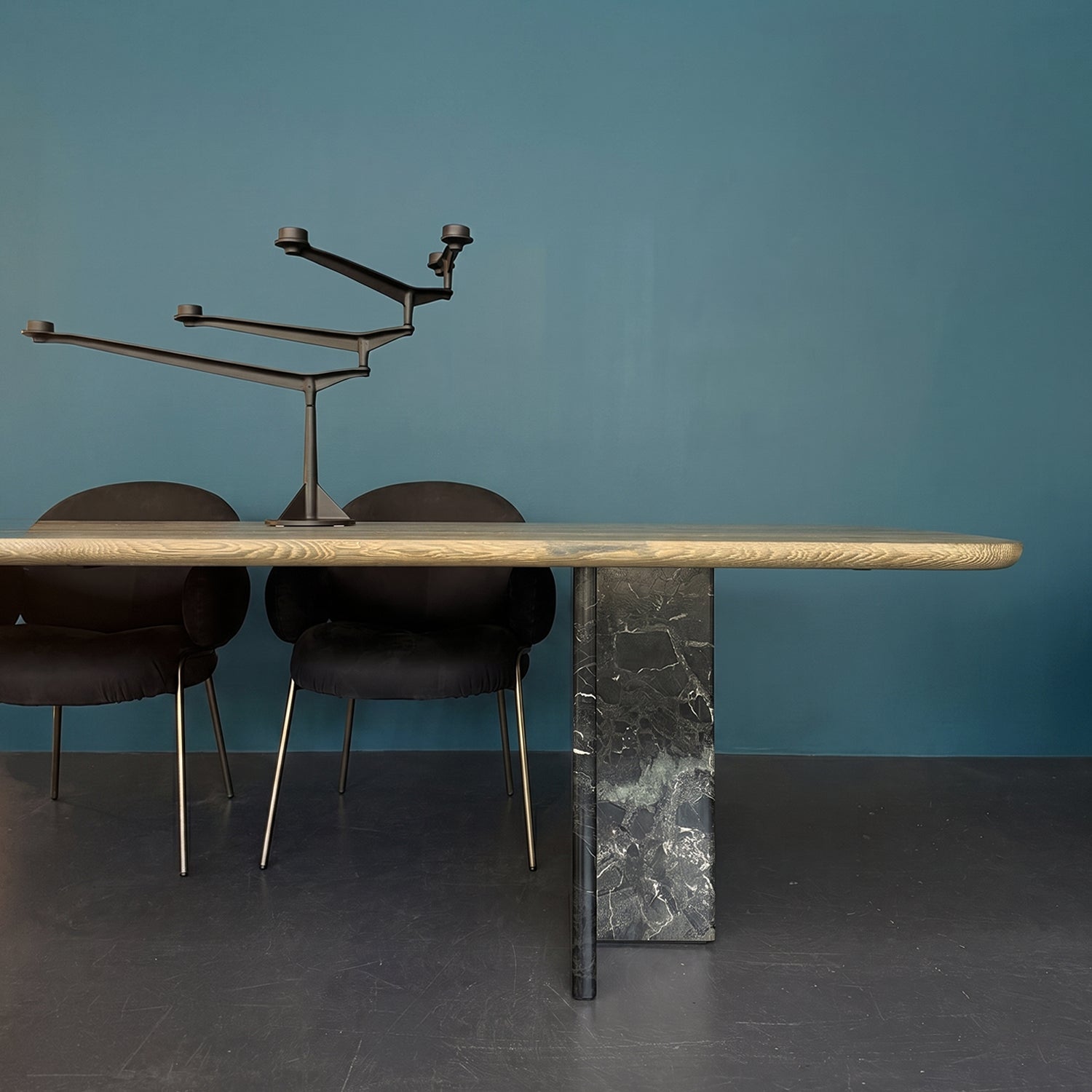 janua | BC17 t-rox dining table | top - soft rectangle schotten & hansen M1 | legs - verde lepanto stone | 280 x 100cm