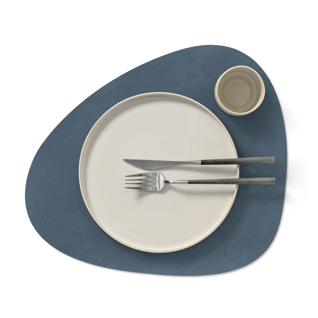 lind dna | table mat | curve large | nupo dark blue