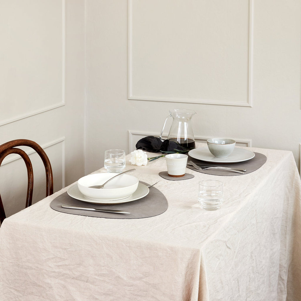 lind dna | table mat | curve large | nupo light grey