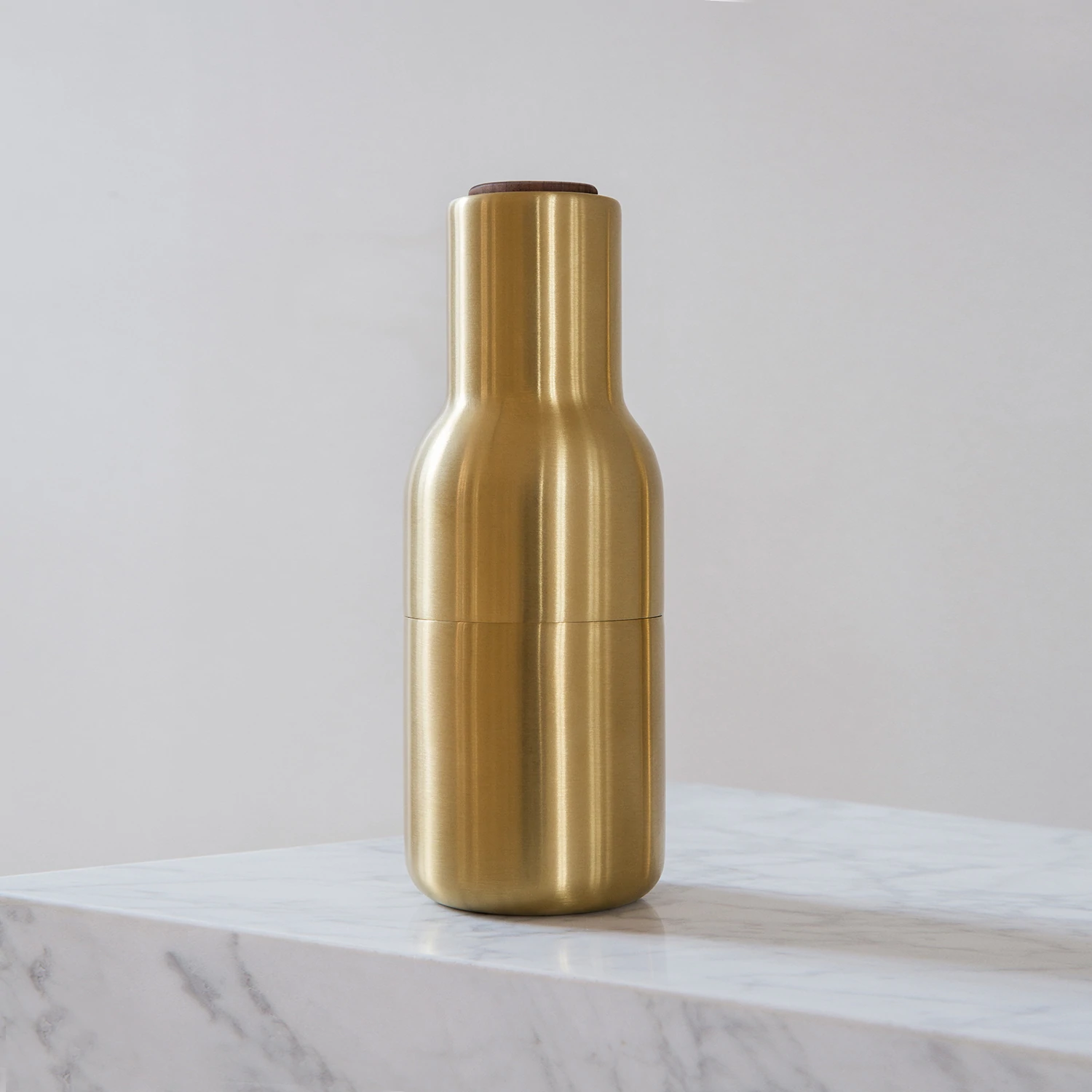 audo copenhagen (menu) | bottle grinder set | brushed brass + walnut lid