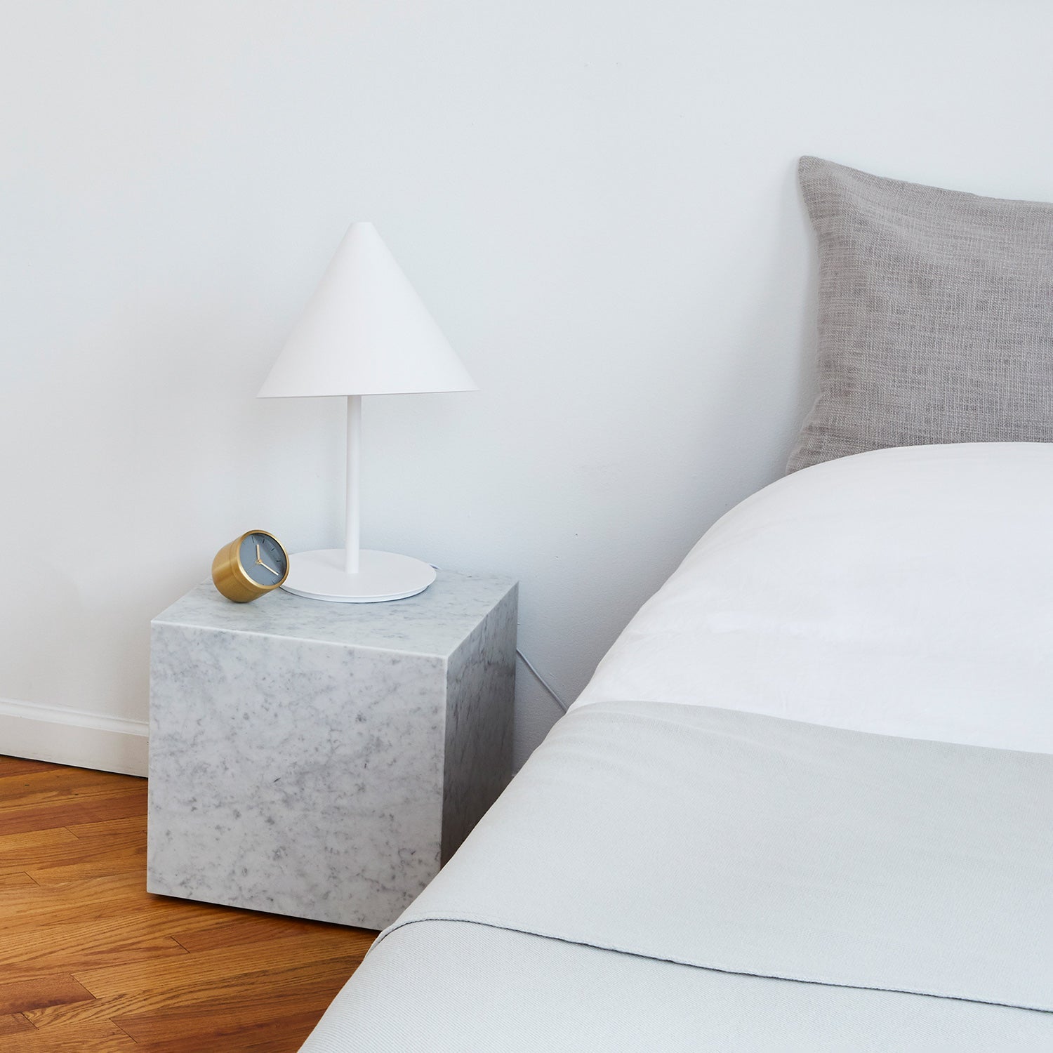 audo copenhagen (menu) | plinth cubic | white carrara marble