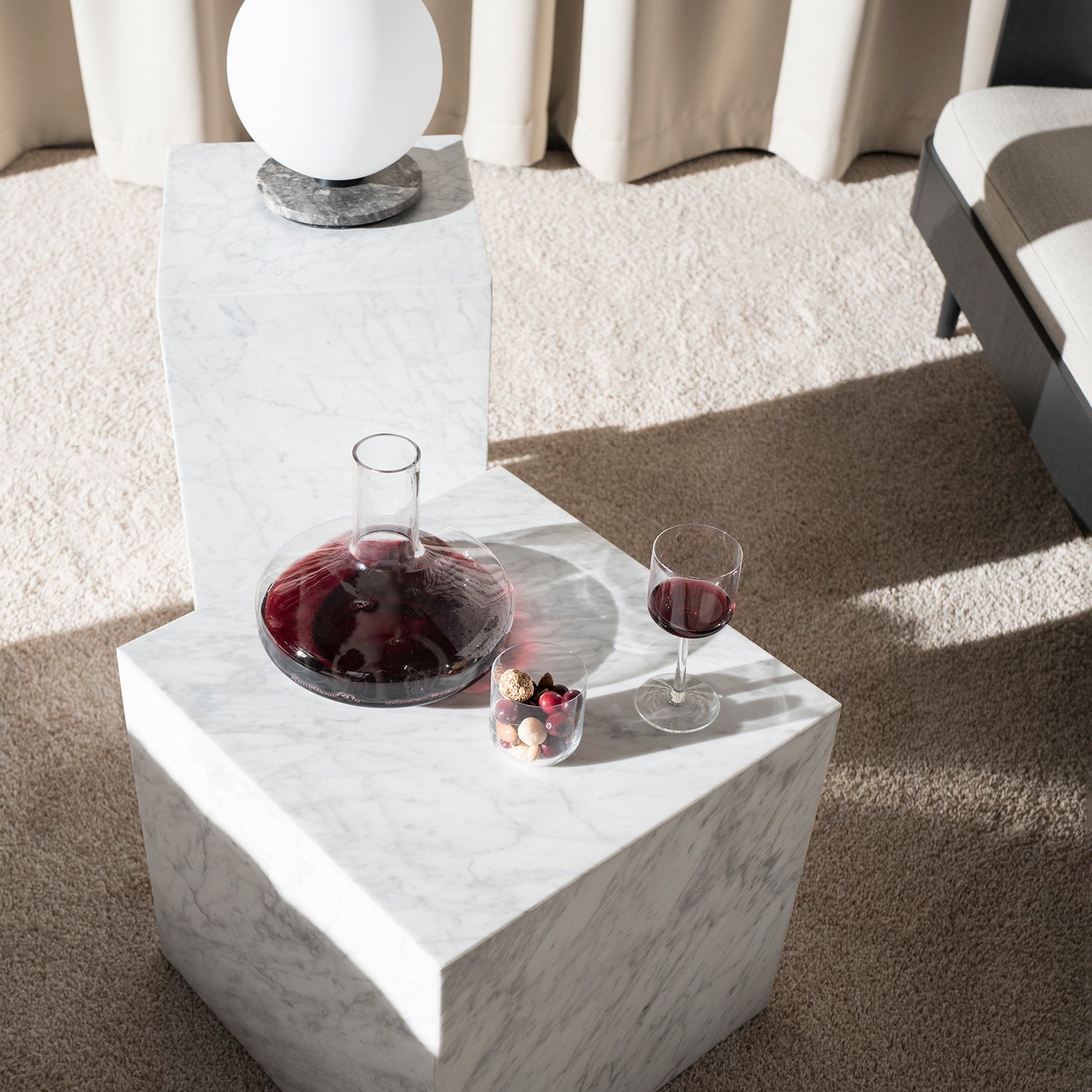 audo copenhagen (menu) | plinth cubic | white carrara marble