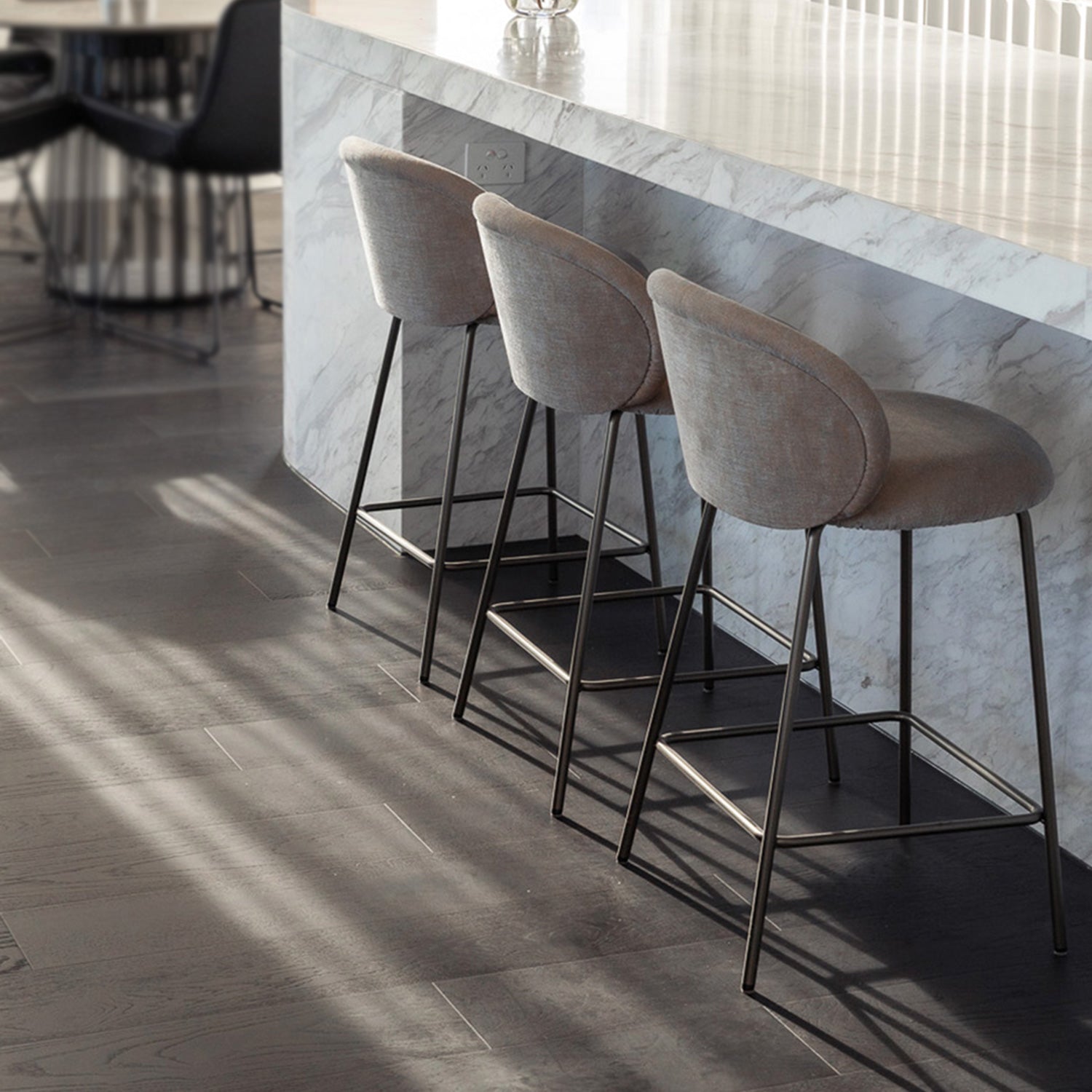 freifrau | ona kitchen stool 65cm | maple 732 + steel bronze glaze frame