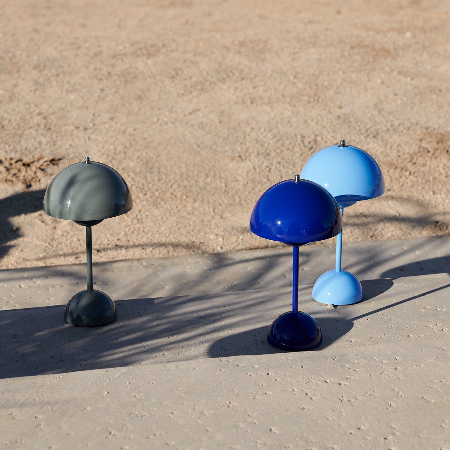 &tradition | flowerpot VP9 portable lamp | stone blue