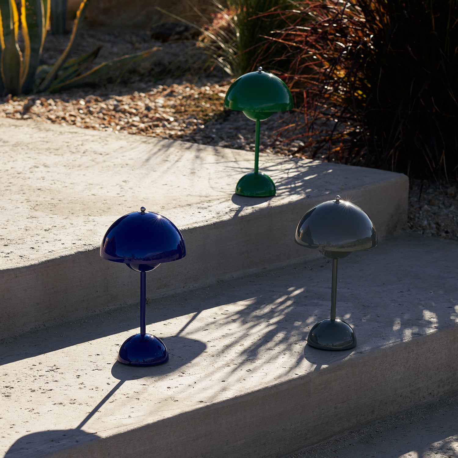 &tradition | flowerpot VP9 portable lamp | stone blue