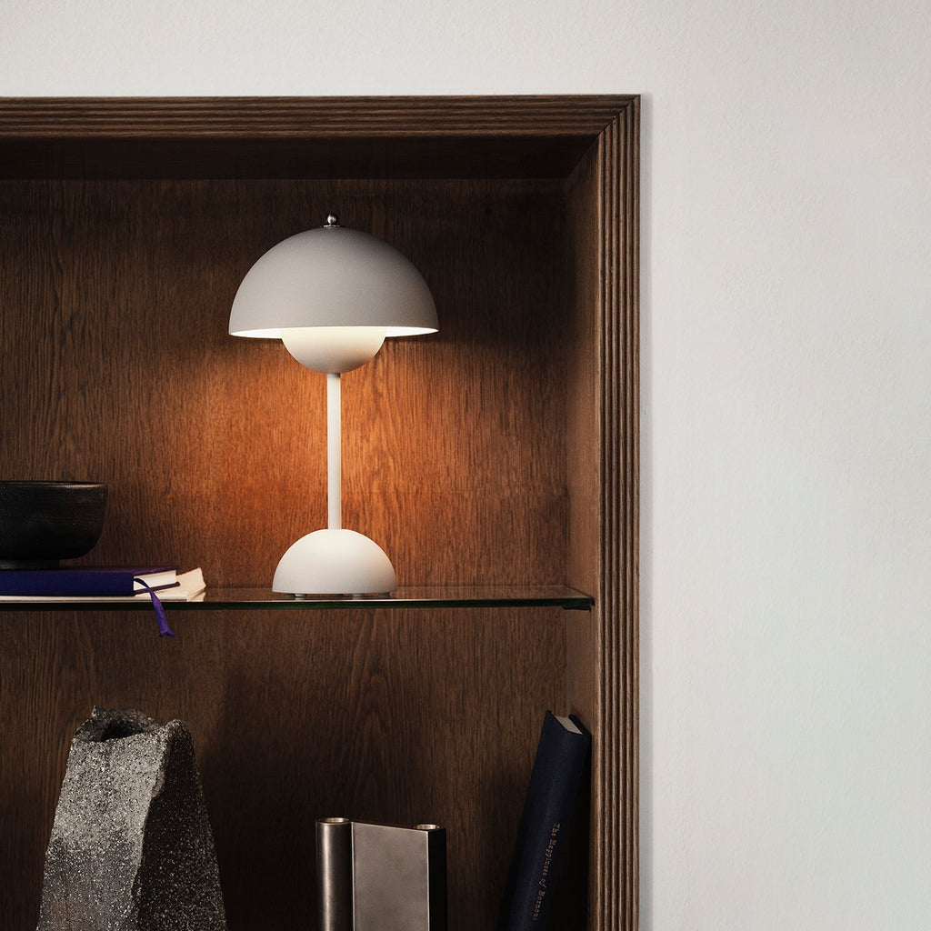 &tradition | flowerpot VP9 portable lamp | matte white