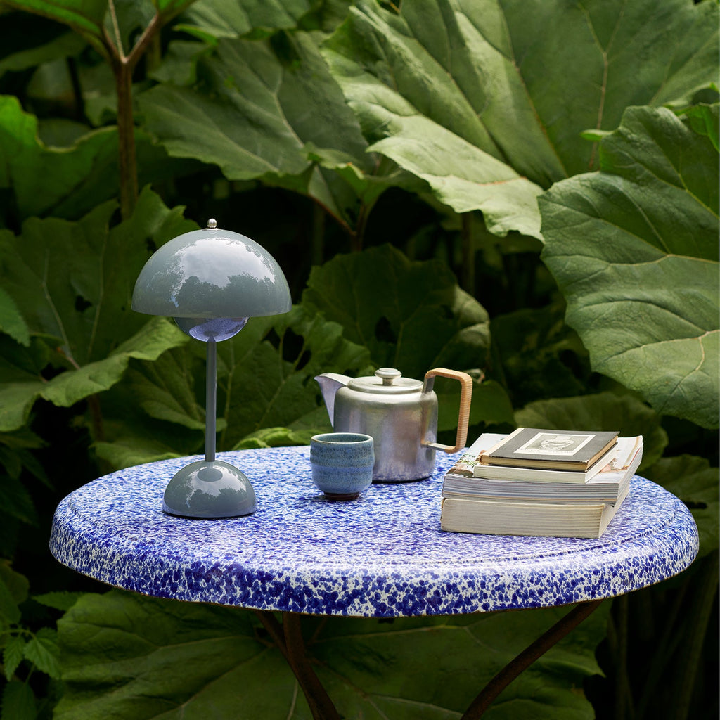 &tradition | flowerpot VP9 portable lamp | stone blue